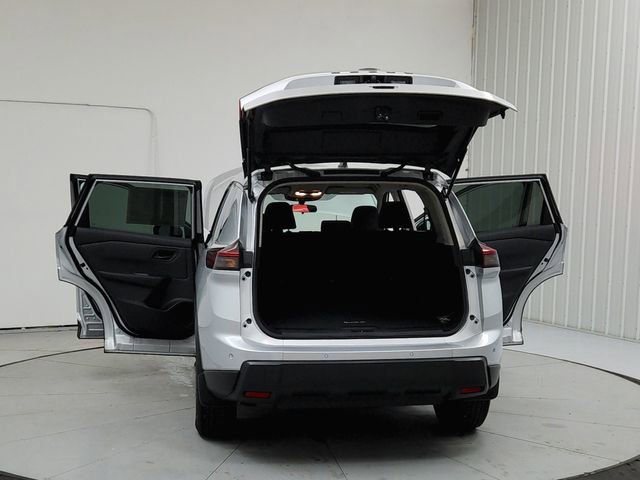 Used 2025 Nissan Rogue S image 14