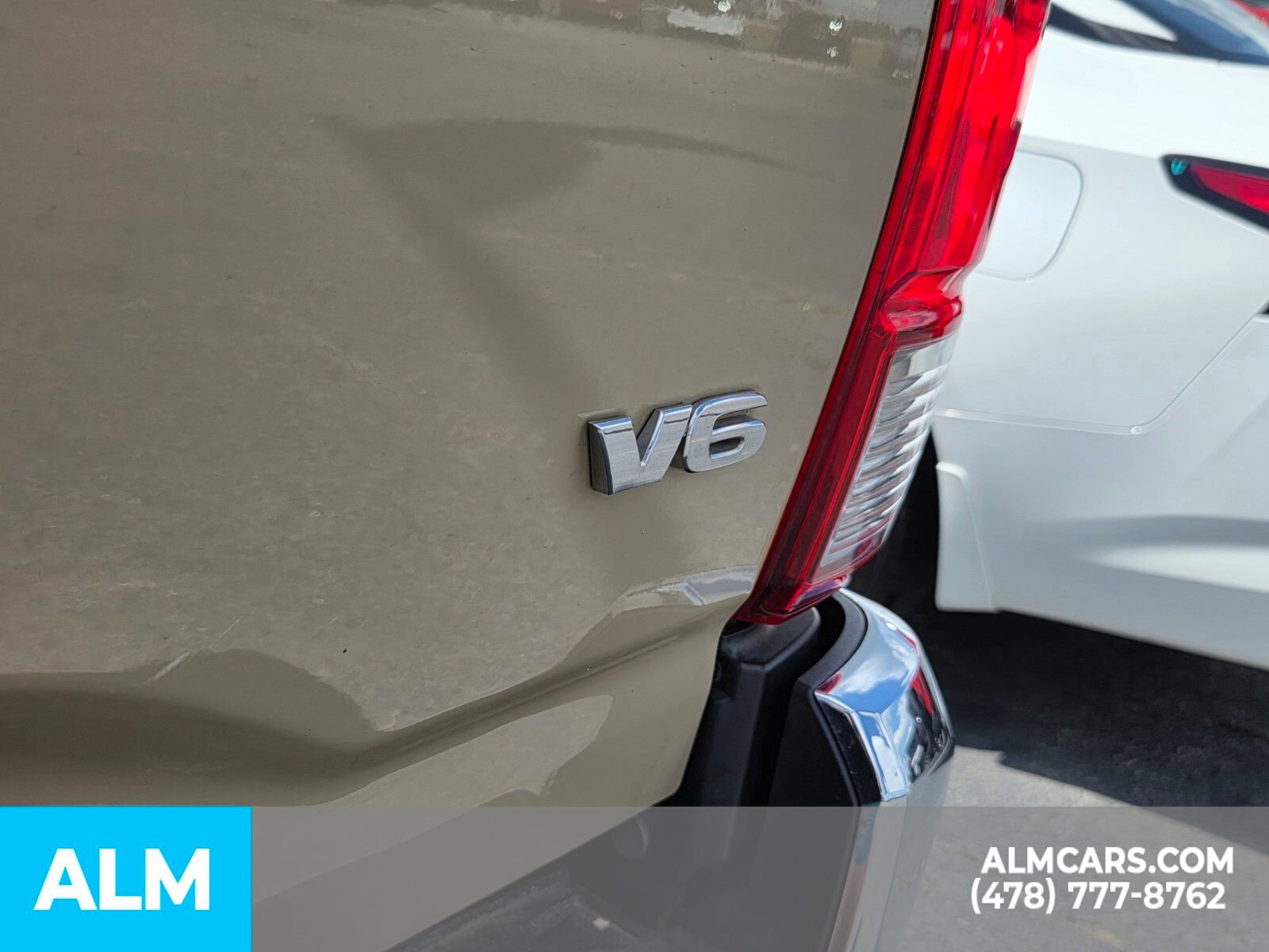 Used 2017 Toyota Tacoma TRD Off-Road image 9