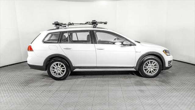 Used 2017 Volkswagen Golf Alltrack S image 9