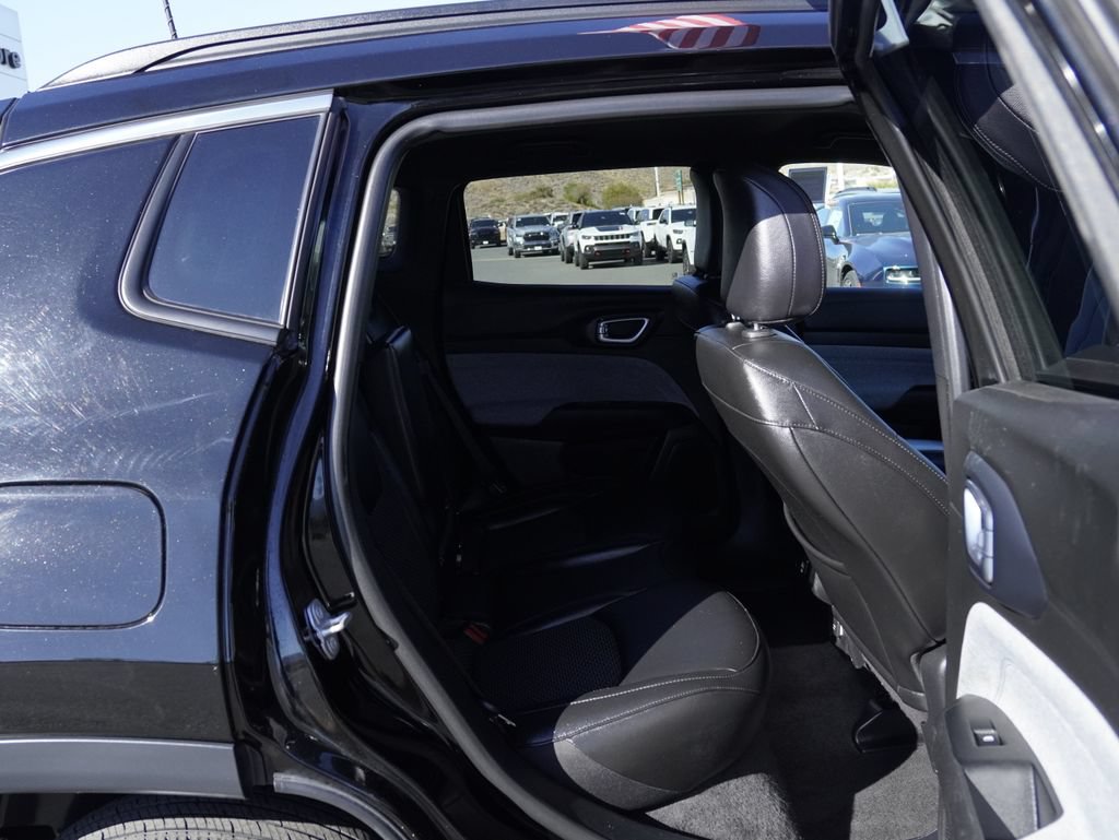 Certified 2024 Jeep Compass Latitude AWD/4WD image 27