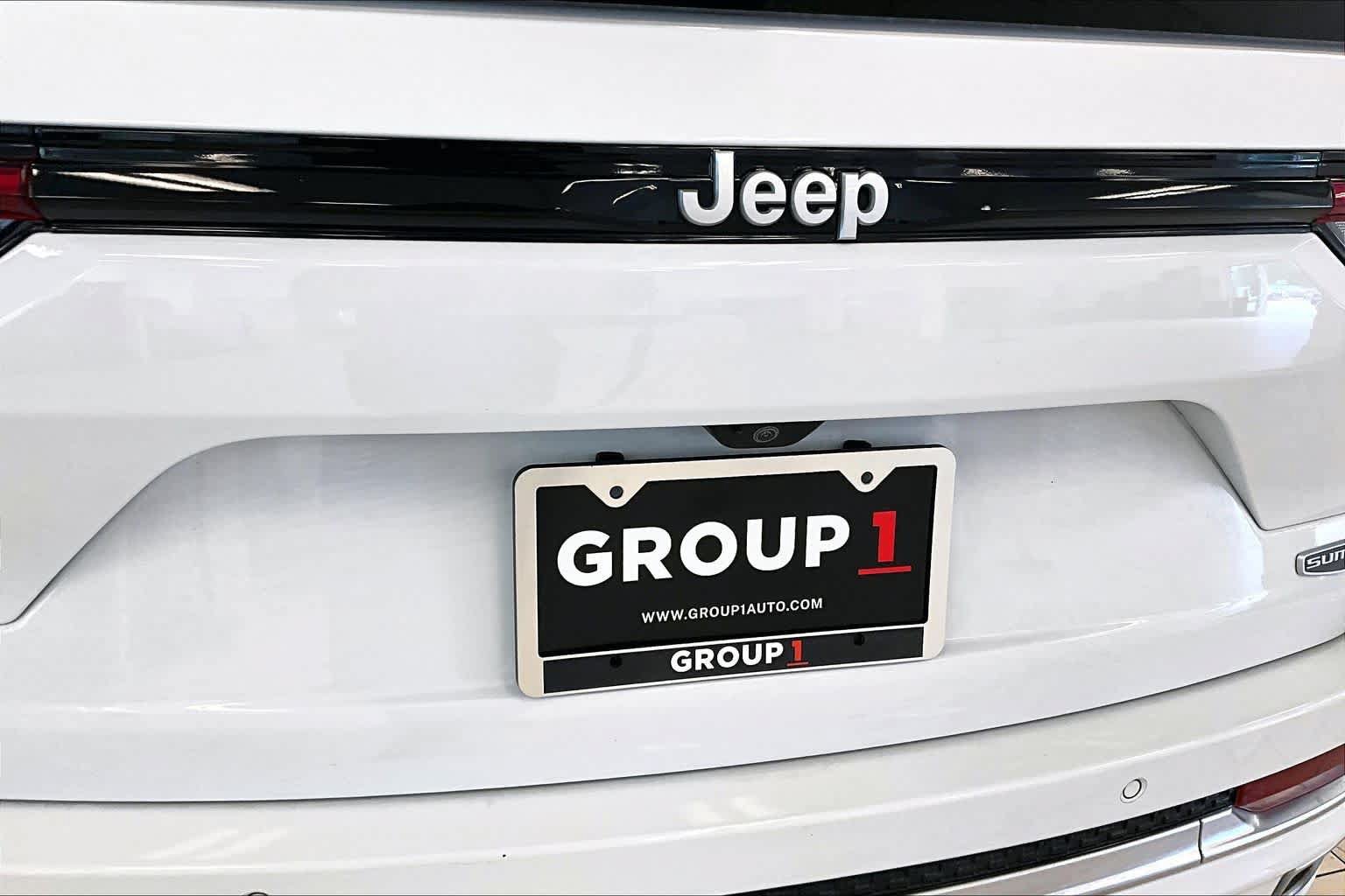 Used 2025 Jeep Grand Cherokee Summit w/ MOPAR Finishing Package AWD/4WD image 9