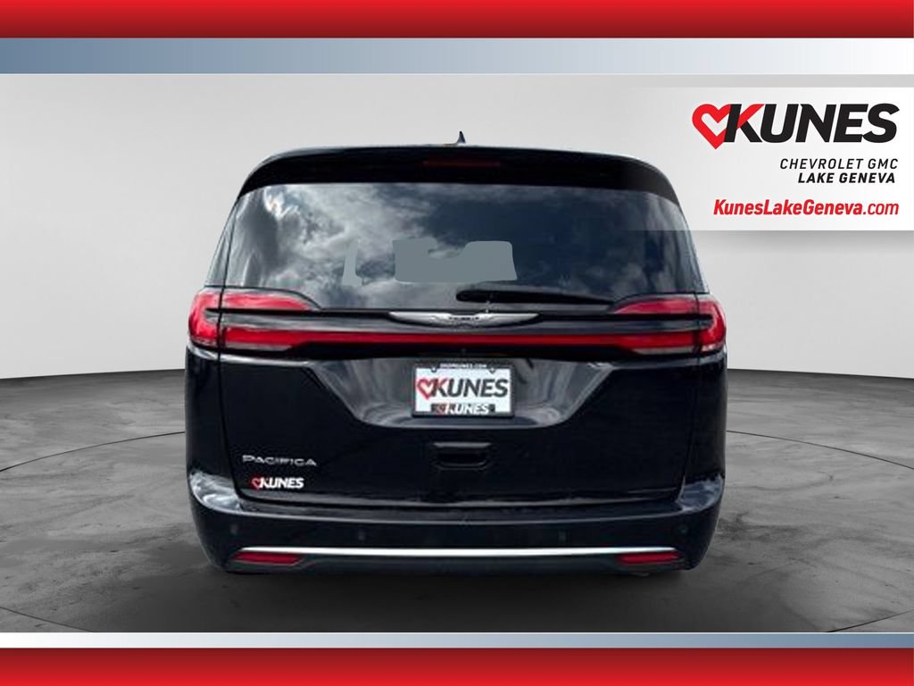 Used 2024 Chrysler Pacifica Touring-L FWD image 7
