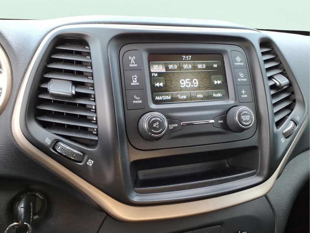Used 2017 Jeep Cherokee Sport FWD image 27