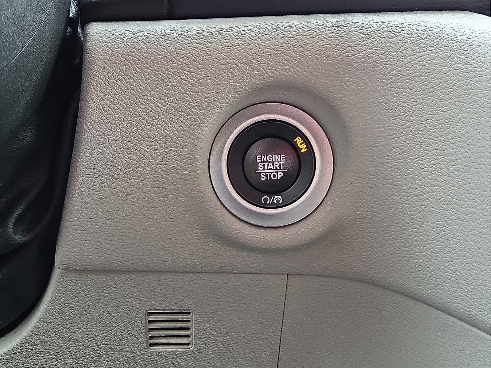 Used 2023 Chrysler Voyager LX FWD image 20