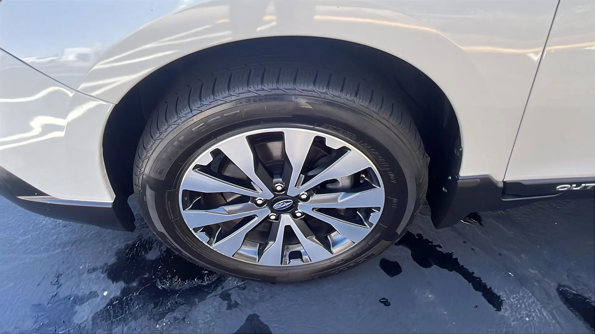 Used 2017 Subaru Outback 2.5i Limited image 9