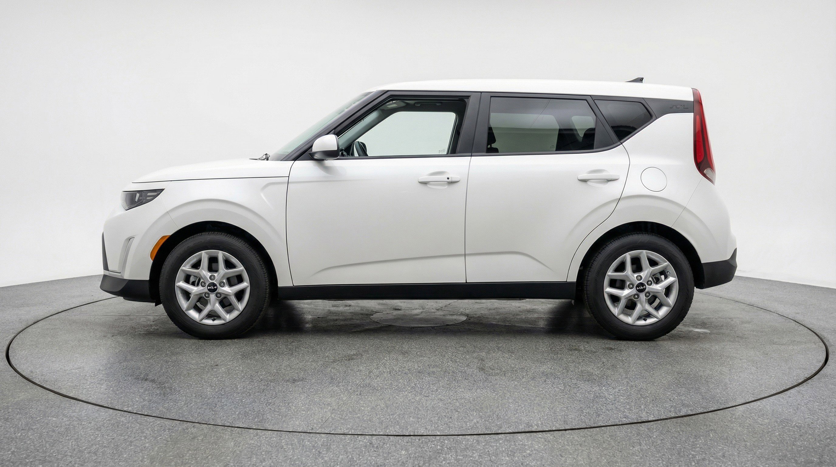 Used 2025 Kia Soul LX w/ LX Technology Package image 5