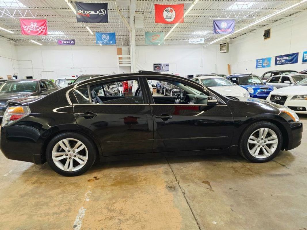 Used 2010 Nissan Altima 3.5 SR w/ Premium Pkg FWD image 15