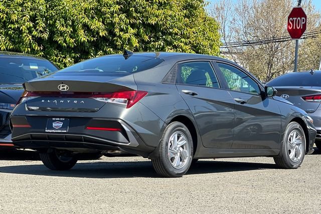 New 2026 Hyundai Elantra SE image 6