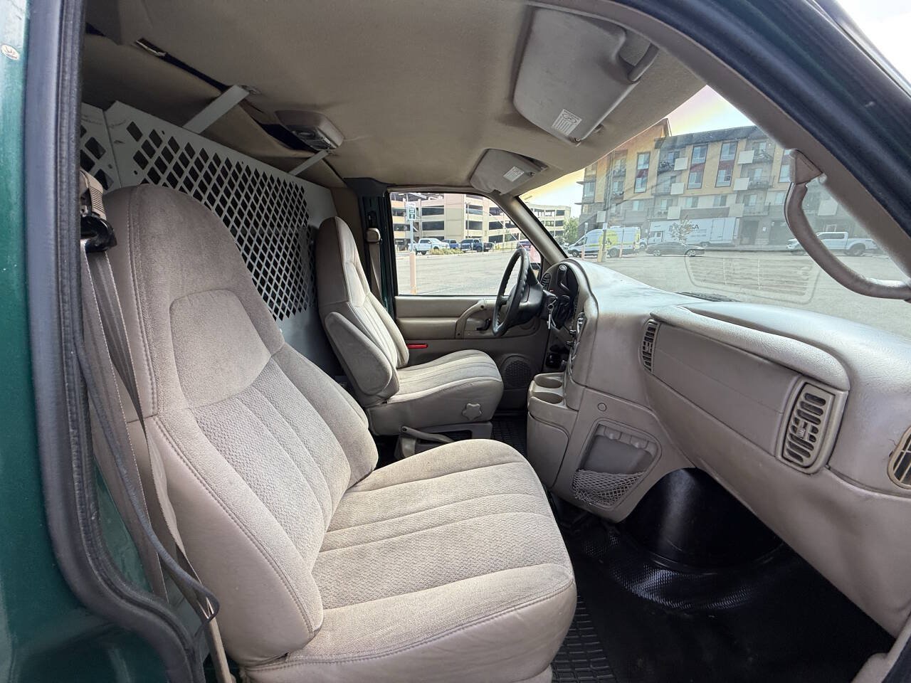 Used 2000 Chevrolet Astro AWD w/ Convenience Group image 28