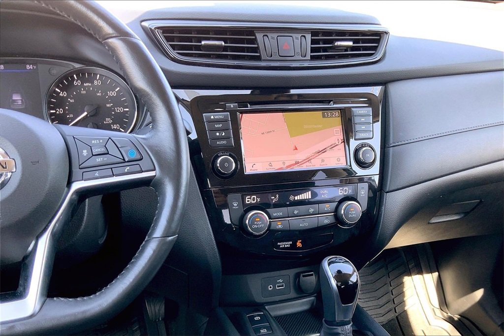 Used 2019 Nissan Rogue SV w/ Premium Package image 9