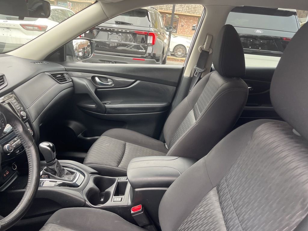 Used 2018 Nissan Rogue SV image 9