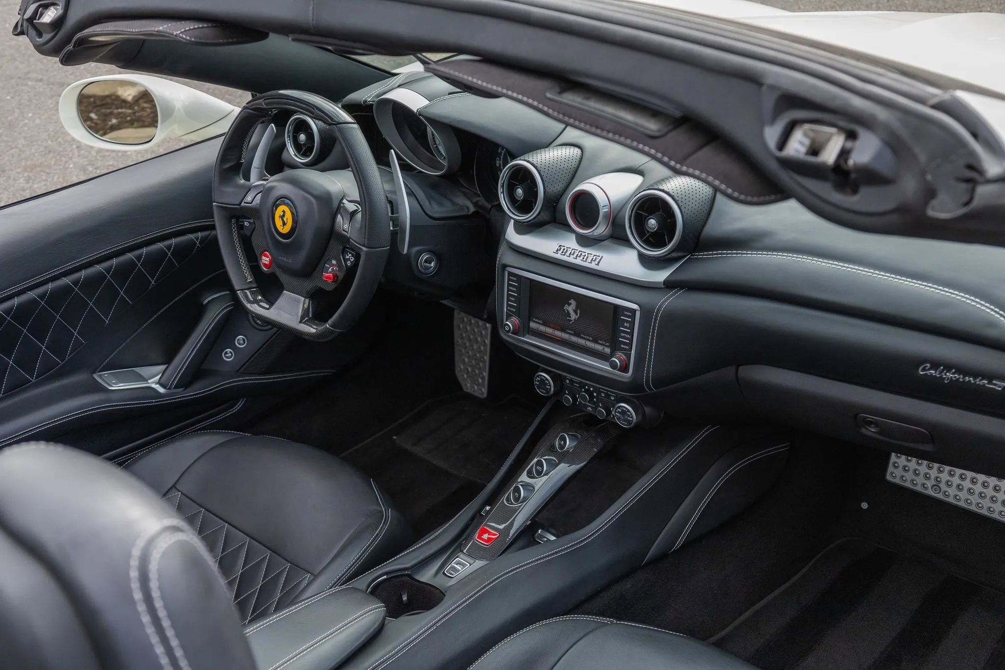 Used 2016 Ferrari California T RWD image 79