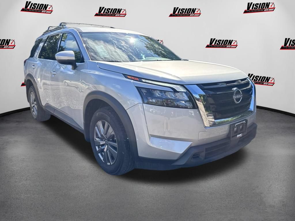 Certified 2025 Nissan Pathfinder SV AWD/4WD image 3