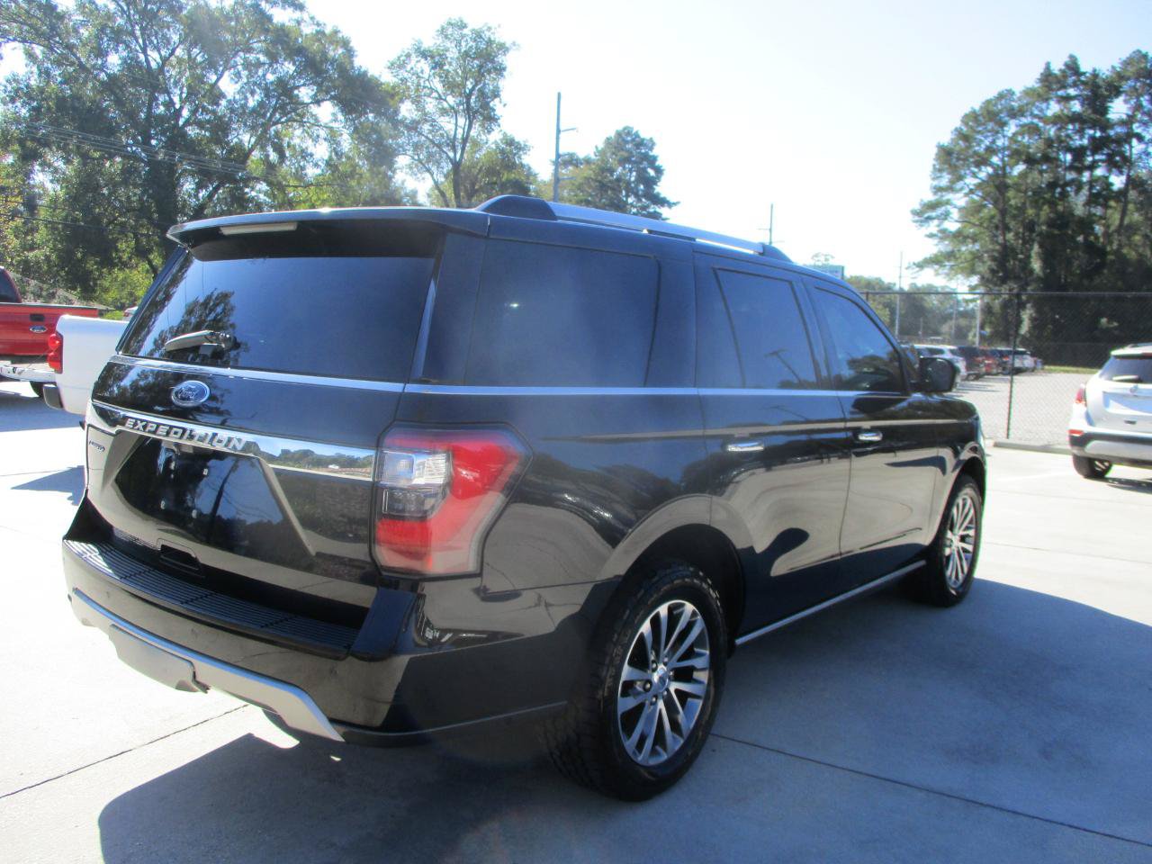 Used 2018 Ford Expedition Limited RWD image 11