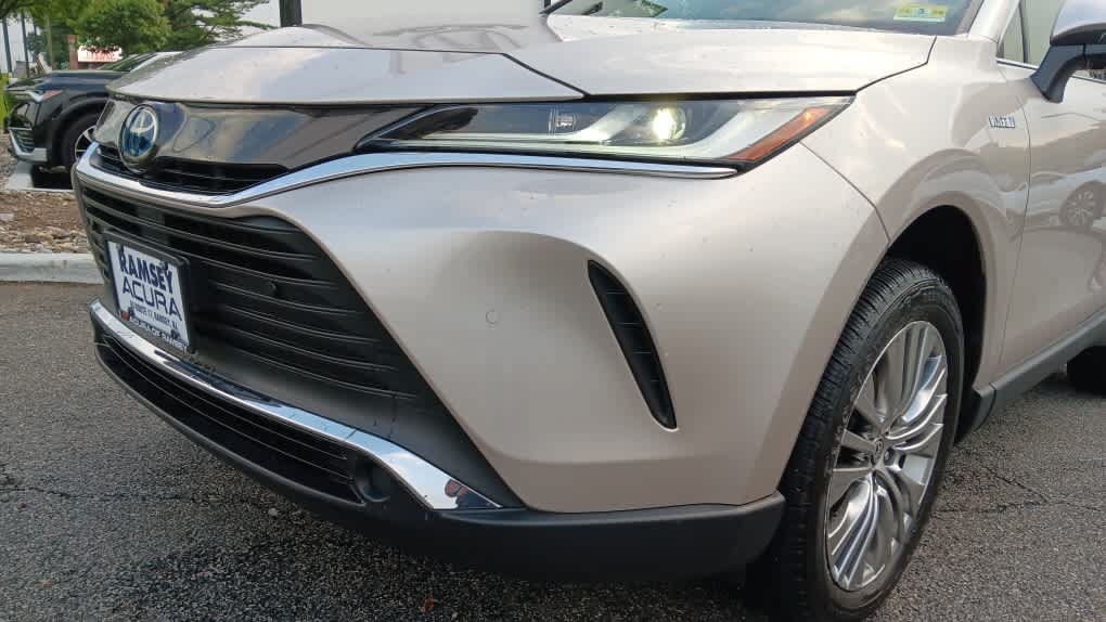 Used 2021 Toyota Venza XLE w/ Softex Package AWD/4WD image 9