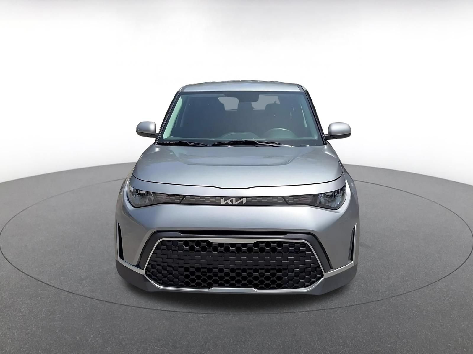 Used 2025 Kia Soul LX w/ LX Technology Package FWD image 4