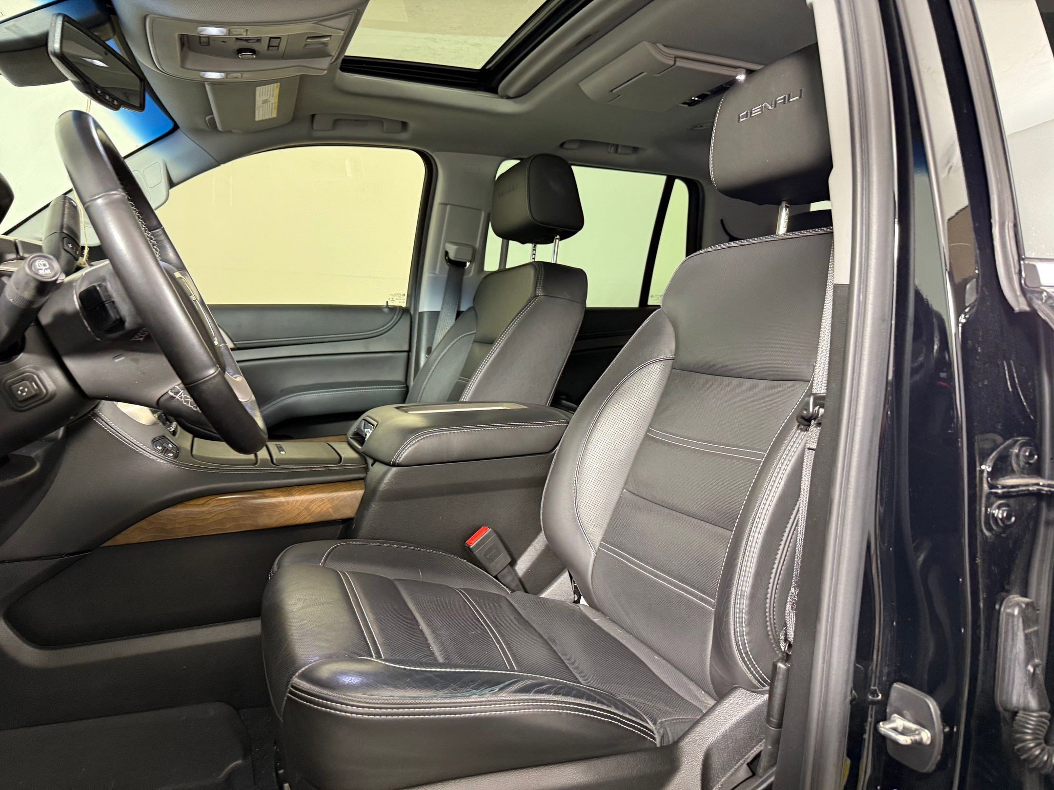 Used 2020 GMC Yukon Denali w/ Denali Ultimate Package image 6