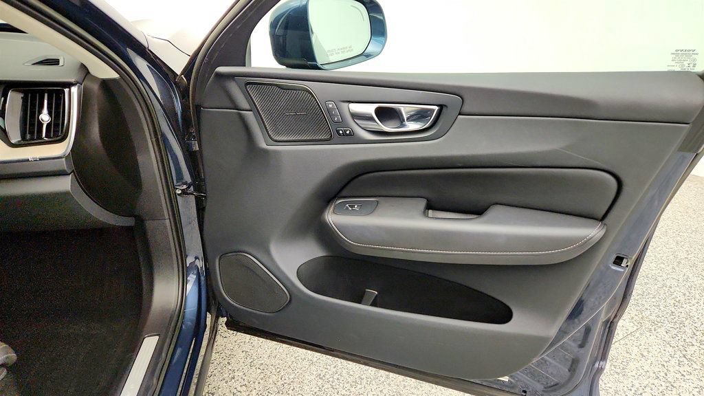 Used 2022 Volvo XC60 B5 Inscription w/ Advanced Package AWD/4WD image 25