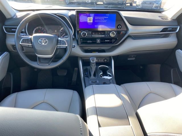 Used 2024 Toyota Highlander XLE image 5