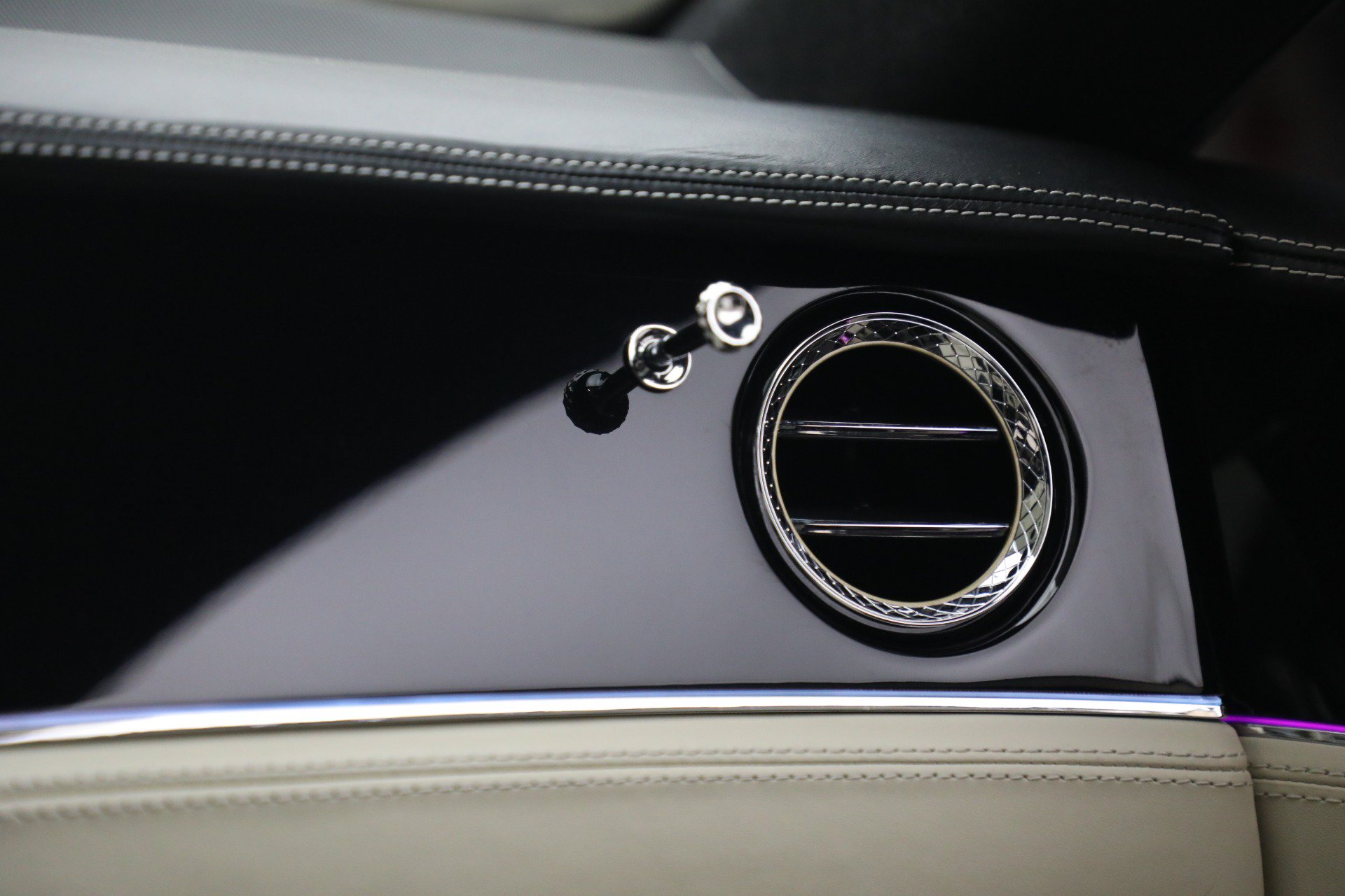 Certified 2021 Bentley Continental GT AWD/4WD image 28