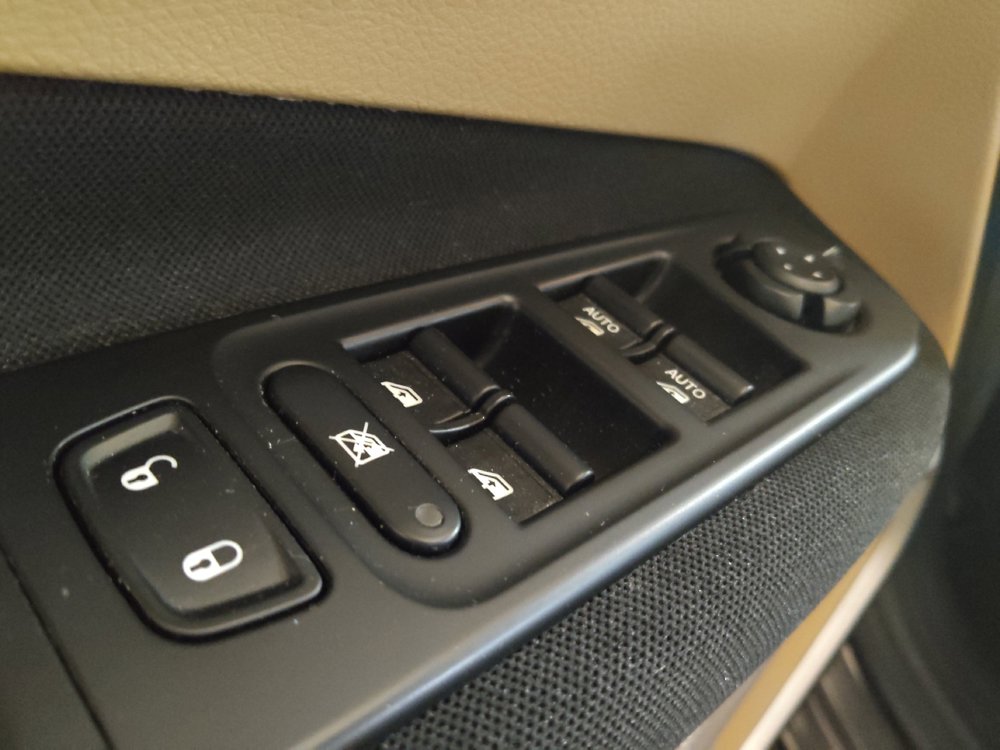 Used 2017 Jeep Renegade Sport w/ Power & Air Group FWD image 27