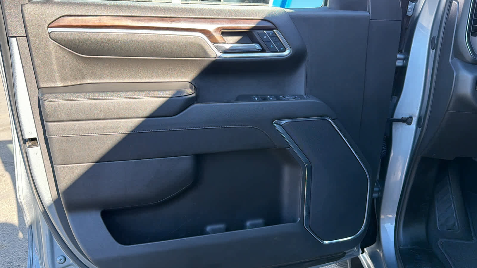 Certified 2024 GMC Sierra 1500 SLT image 23