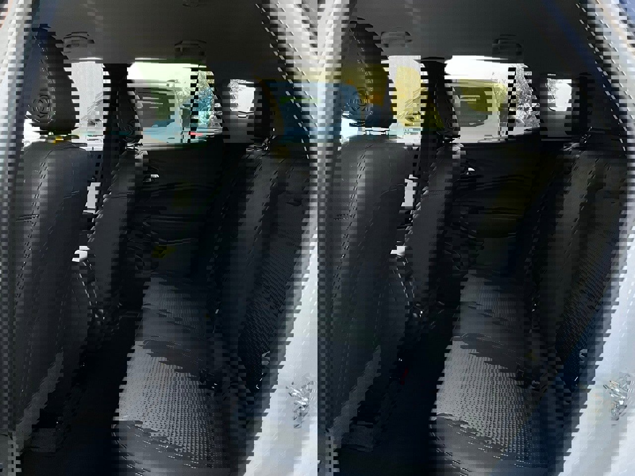 Used 2025 Chevrolet Trax LT image 11