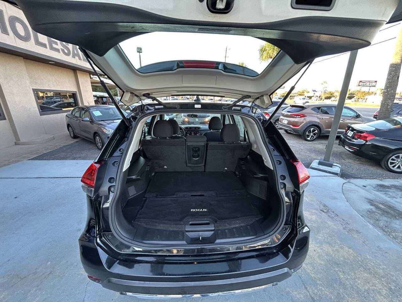 Used 2018 Nissan Rogue S image 4