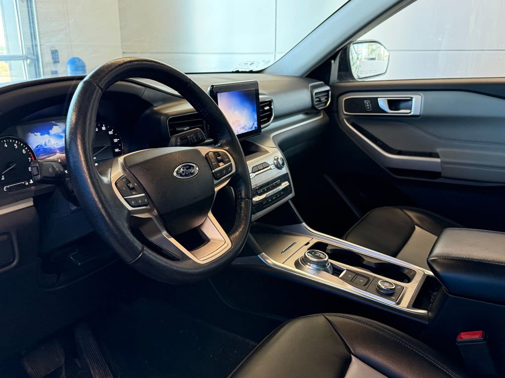 Used 2022 Ford Explorer XLT w/ Equipment Group 202A image 13