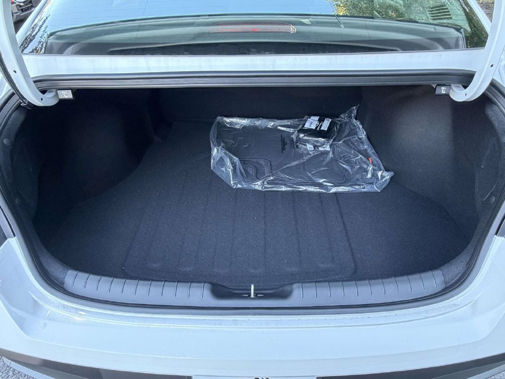 New 2026 Hyundai Elantra SE FWD image 11