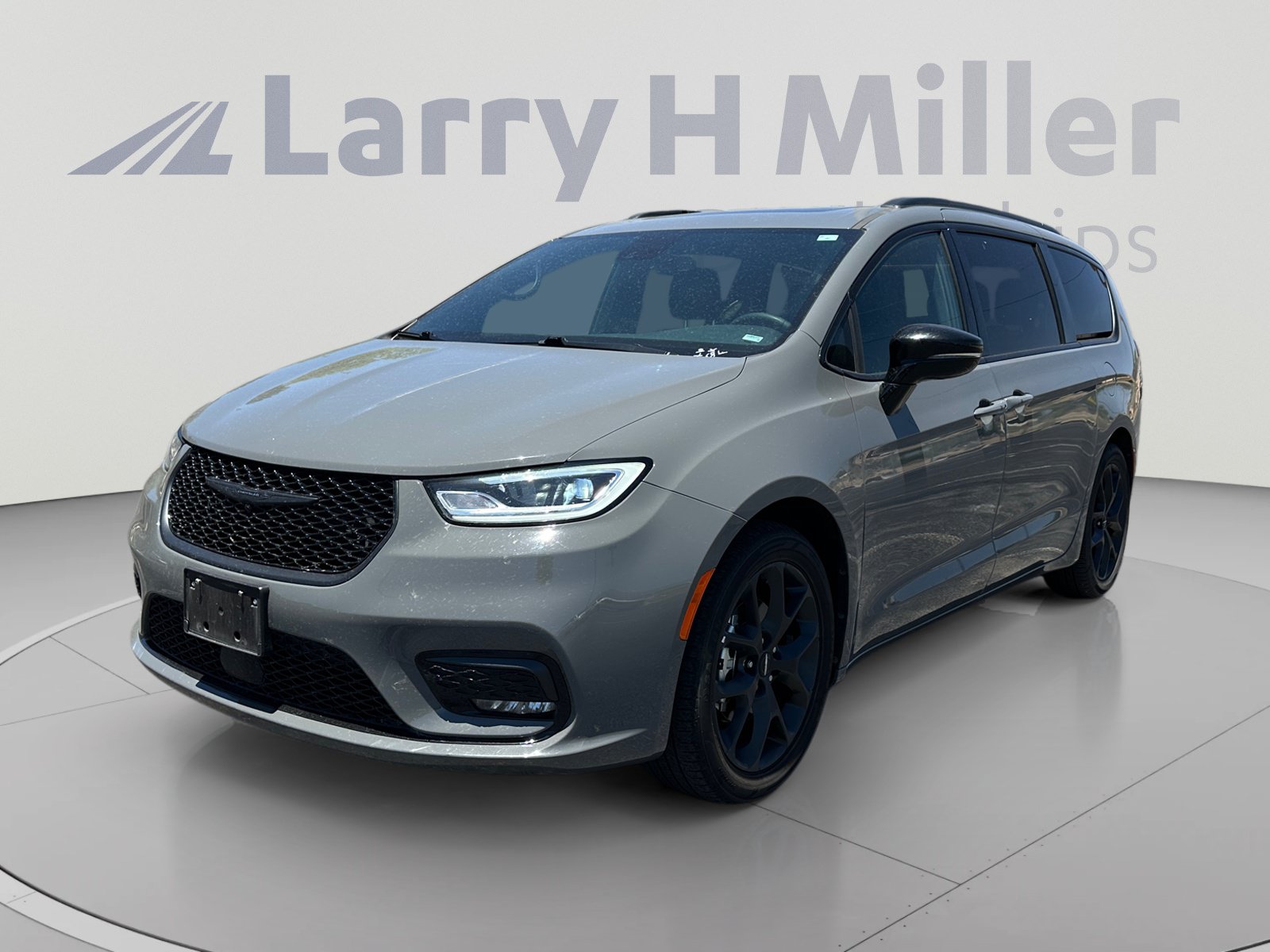 Used 2025 Chrysler Pacifica Limited FWD image 1