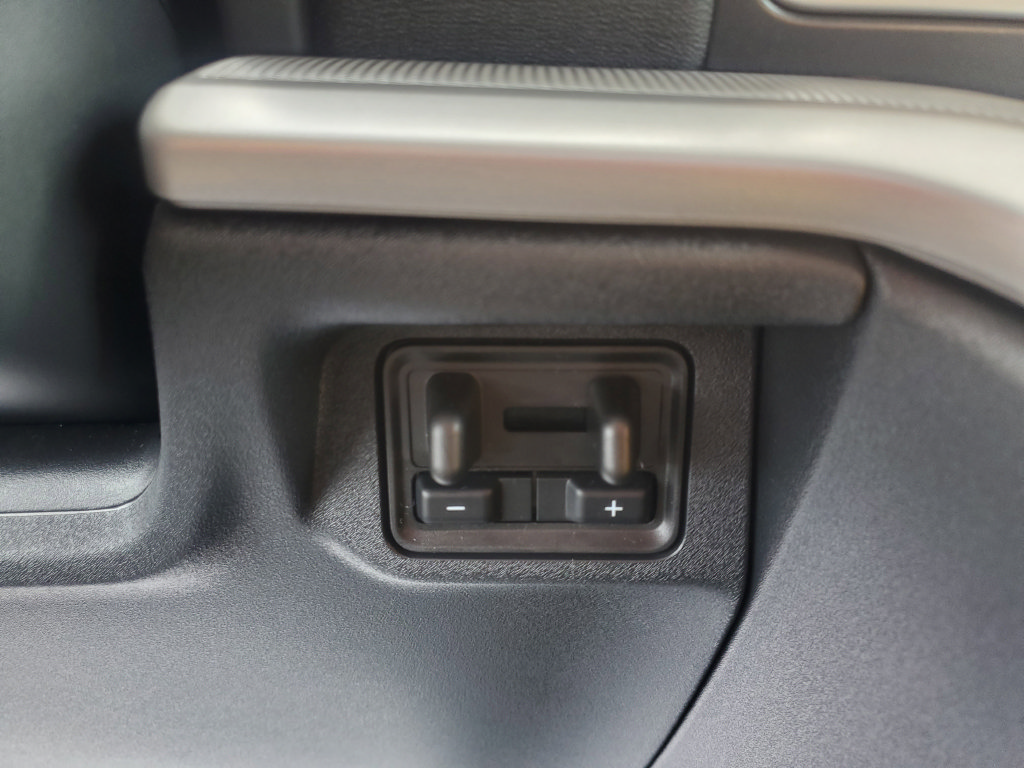 Used 2025 Ford Expedition Active AWD/4WD image 34
