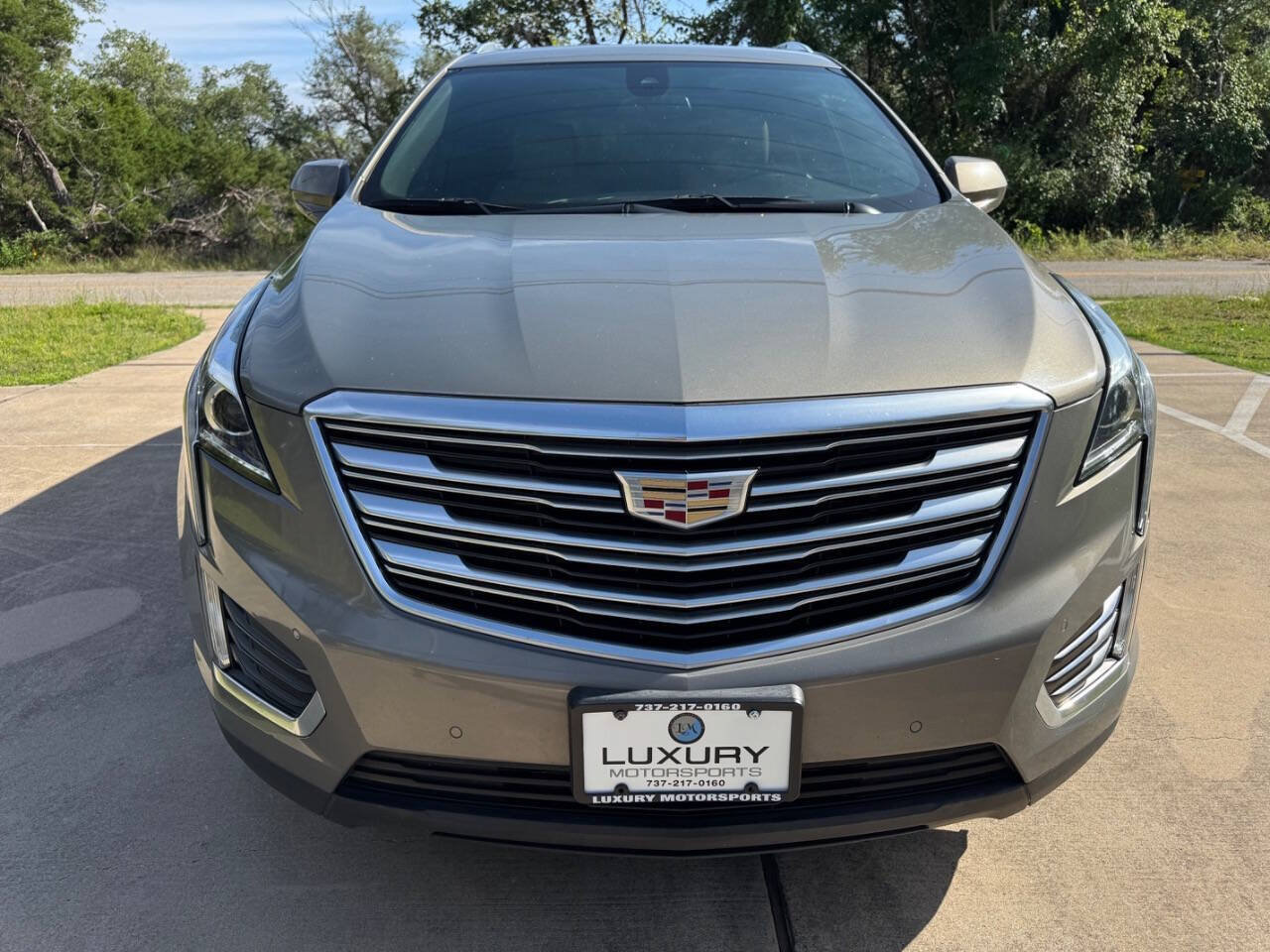 Used 2017 Cadillac XT5 Luxury w/ Driver Awareness Package FWD image 4