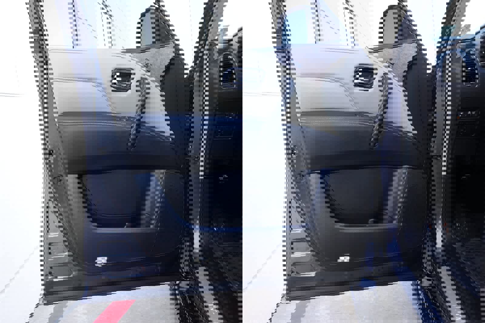 Certified 2023 INFINITI QX80 Premium Select w/ All-Season Package image 18