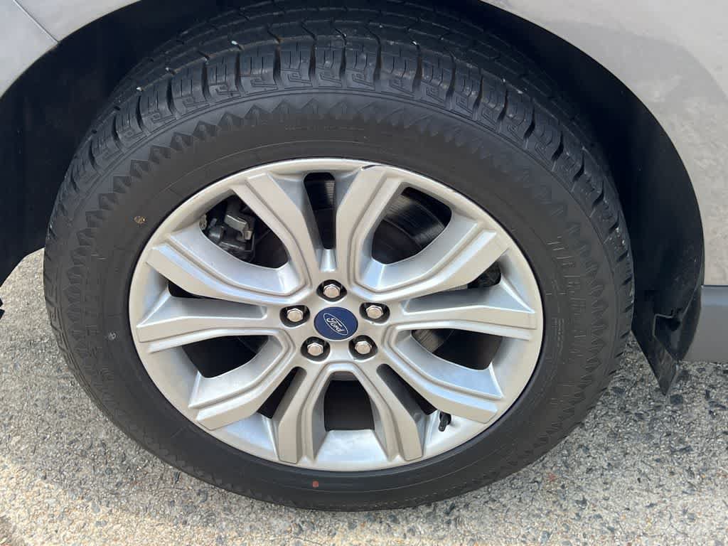 Used 2022 Ford Edge Titanium AWD/4WD image 17