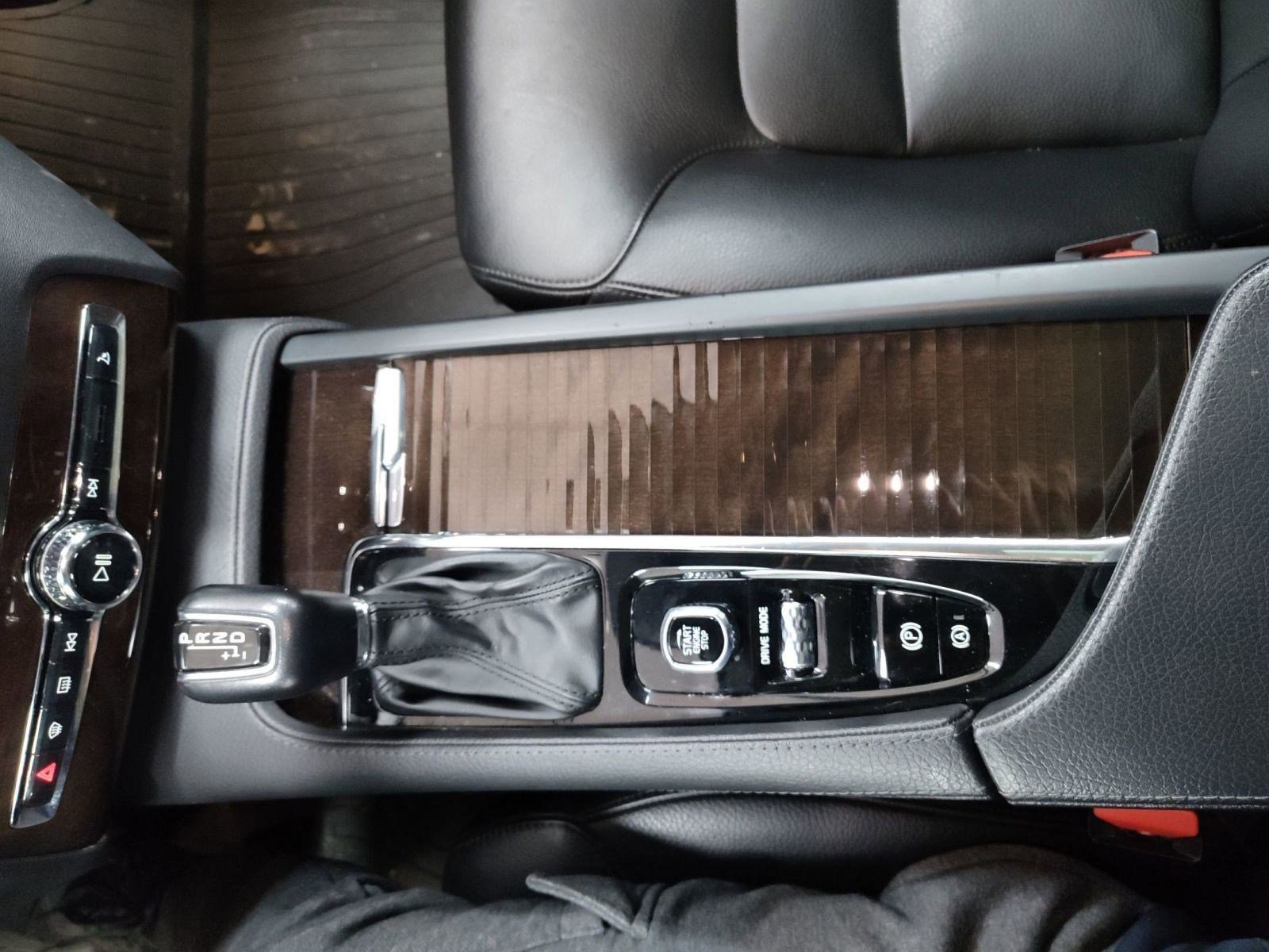 Used 2019 Volvo XC90 T6 Momentum w/ Protection Package Premier image 14