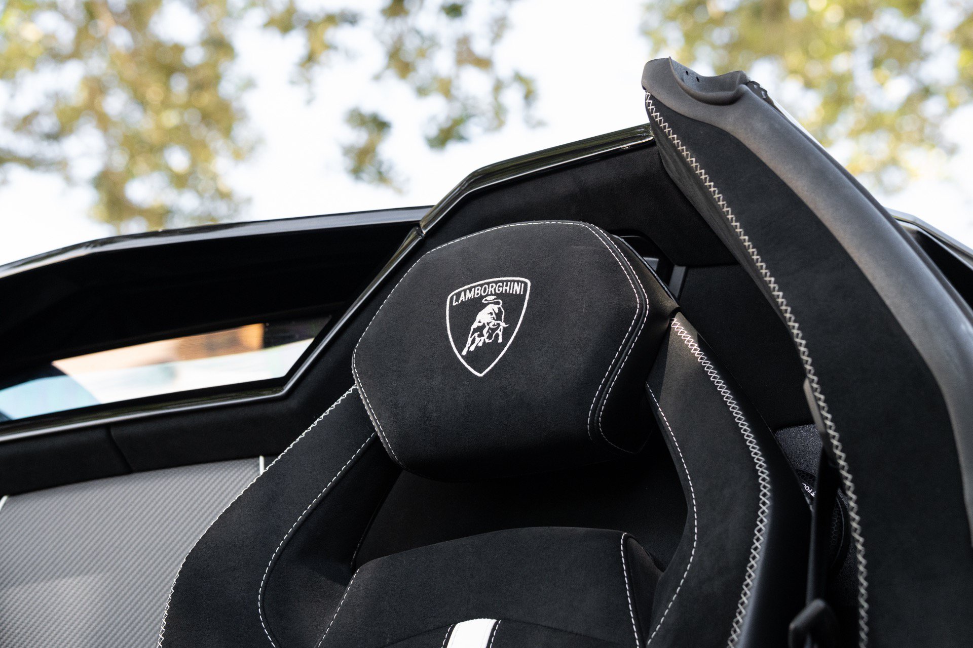 Used 2020 Lamborghini Aventador SVJ AWD/4WD image 7