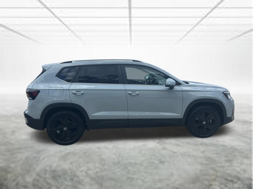 New 2026 Volkswagen Taos SE FWD image 7