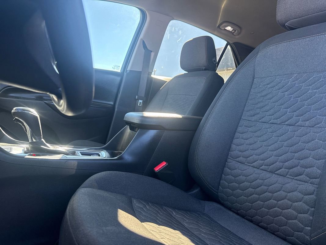 Used 2021 Chevrolet Equinox LT image 18