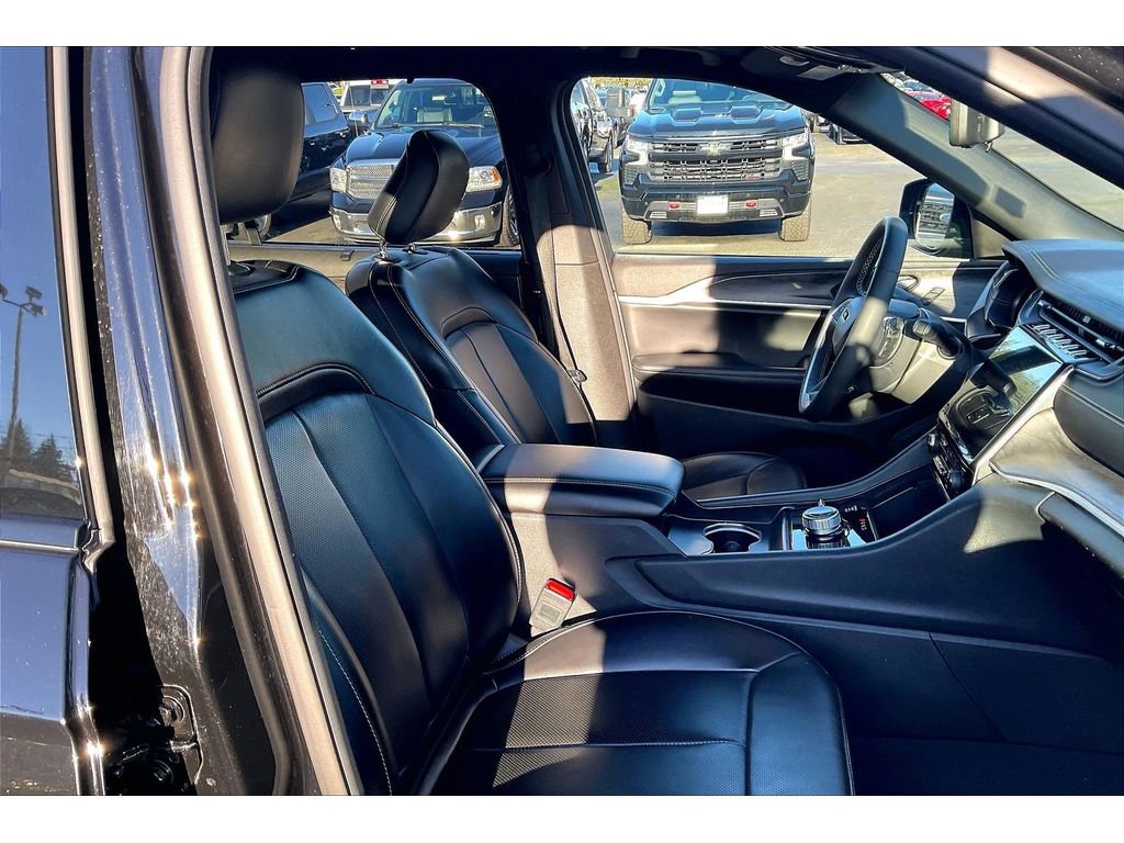 Used 2024 Jeep Grand Cherokee L Limited w/ Luxury Tech Group II image 7