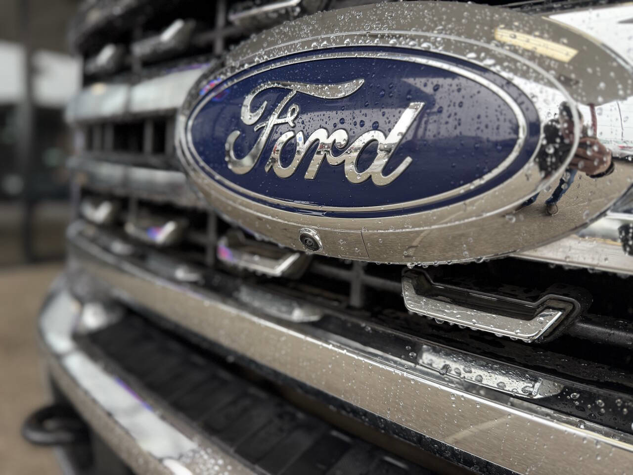 Used 2024 Ford F350 Lariat image 2