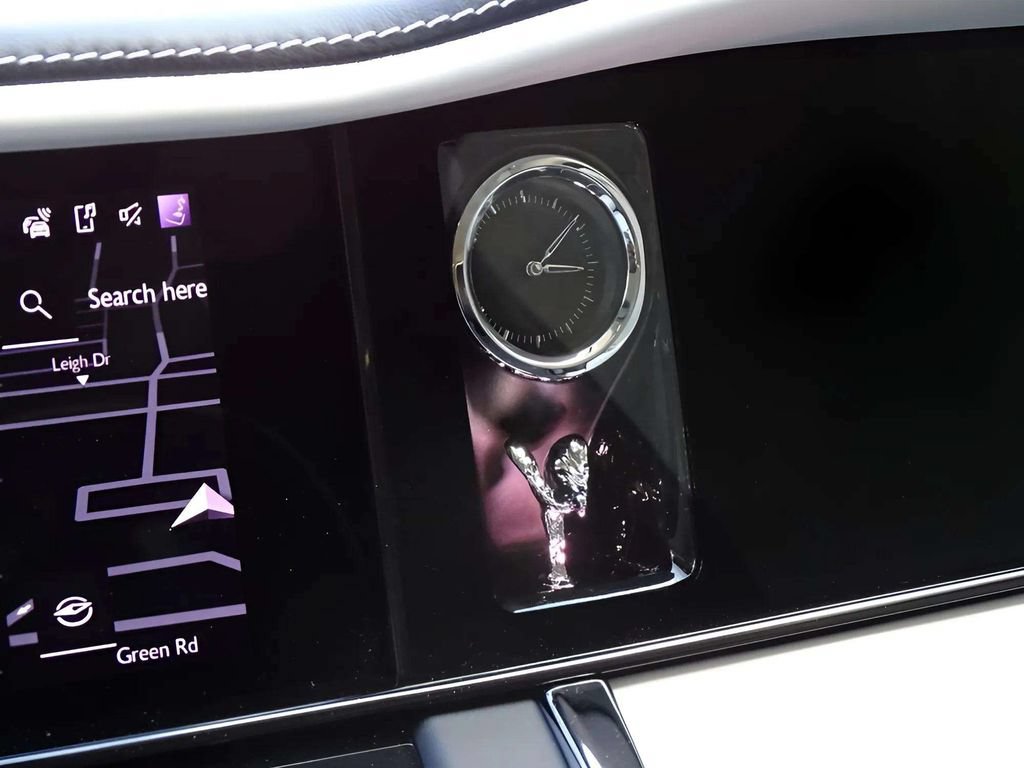 Certified 2025 Rolls-Royce Cullinan AWD/4WD image 19