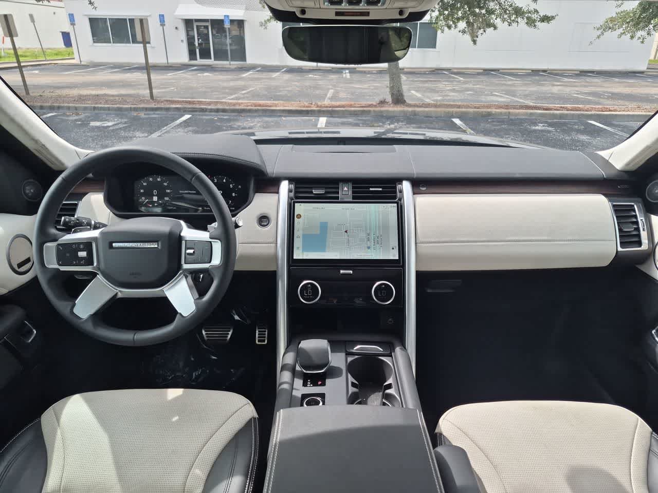 Certified 2025 Land Rover Discovery Dynamic SE AWD/4WD image 14