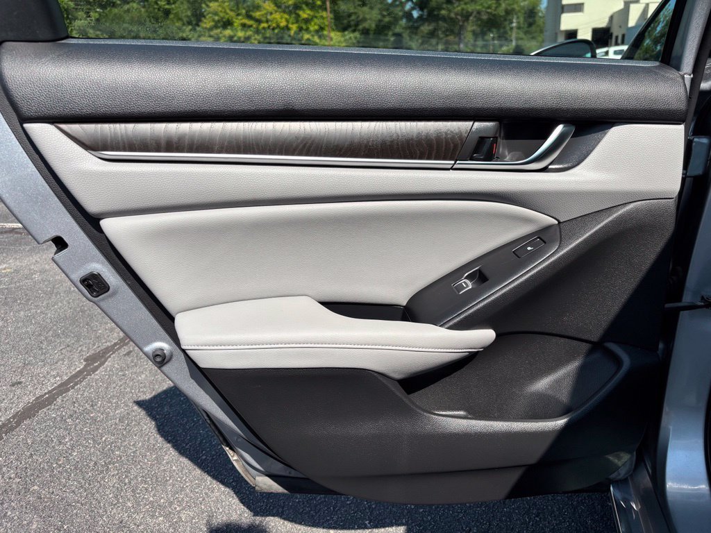 Used 2018 Honda Accord Touring image 21