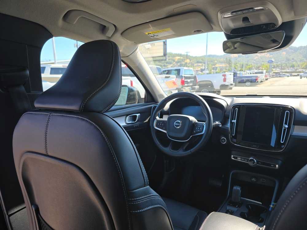 Used 2019 Volvo XC40 T5 Momentum AWD/4WD image 10