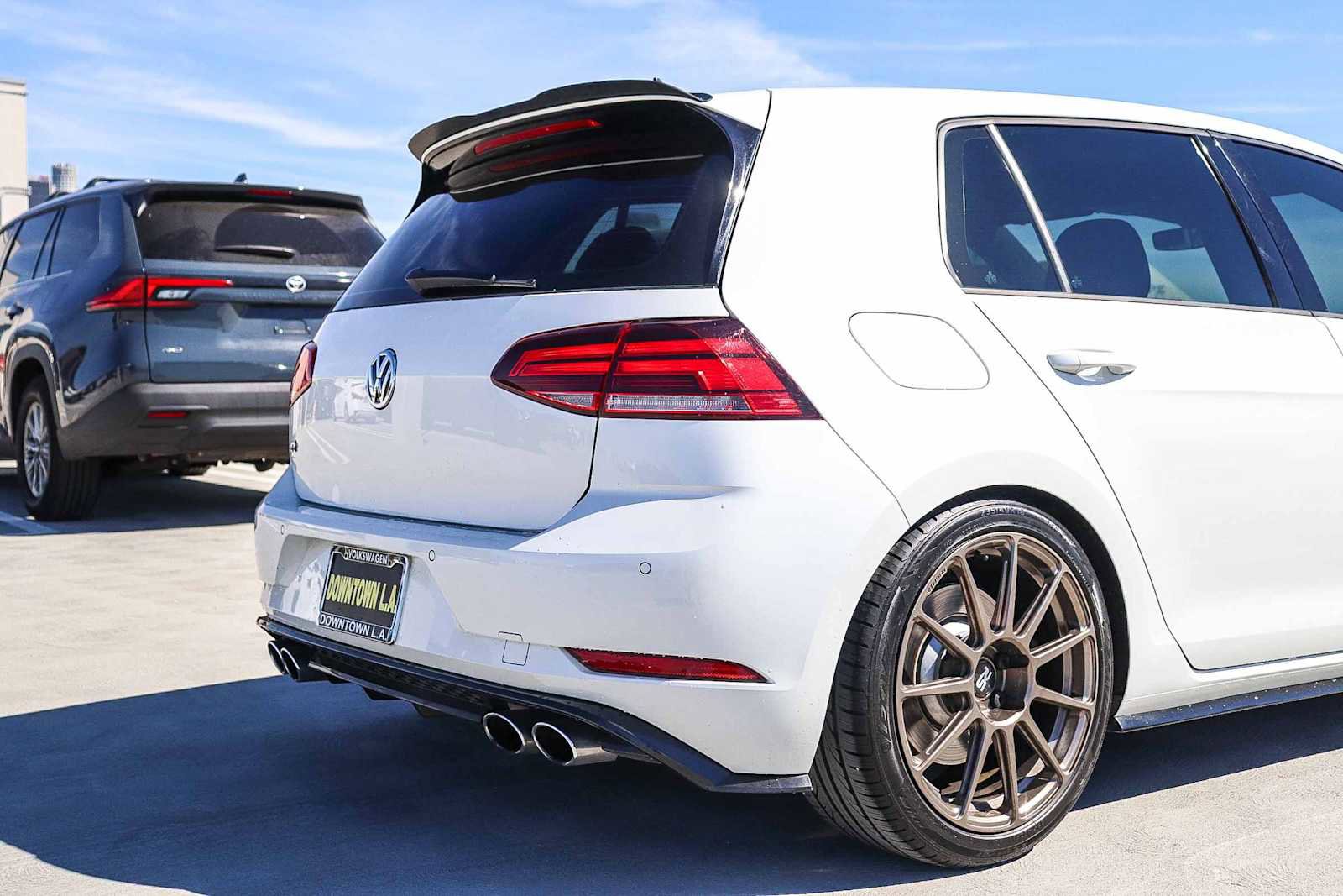 Used 2019 Volkswagen Golf R 4-Door image 9