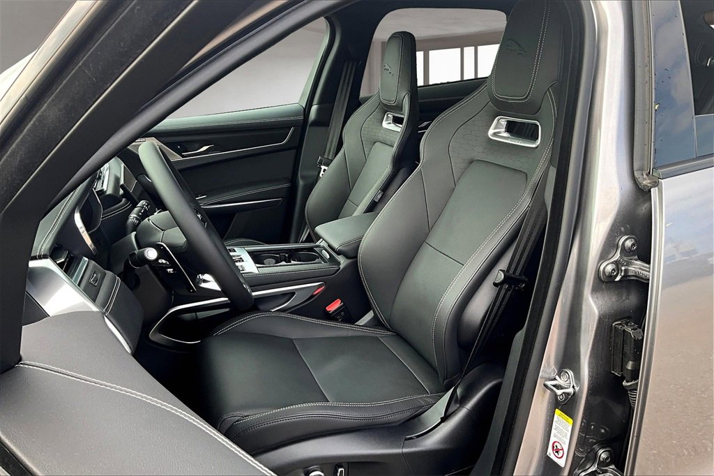 New 2026 Jaguar F-PACE R-Dynamic S image 9