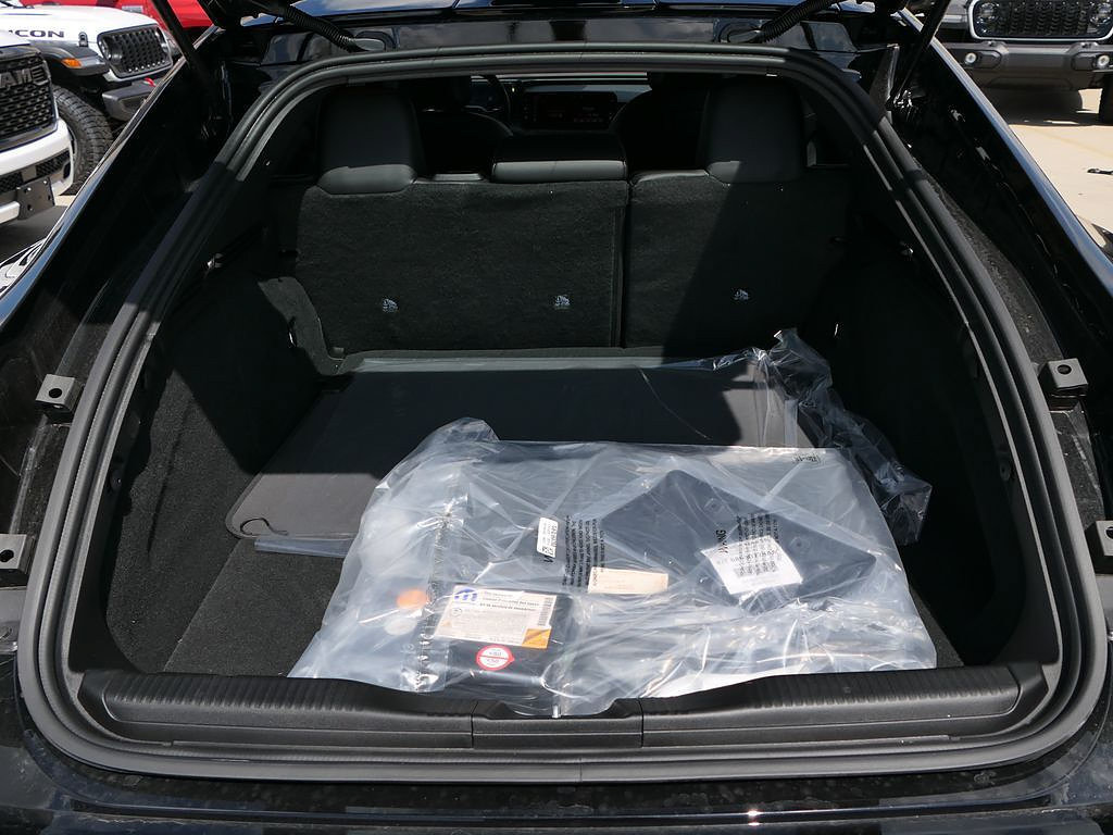 New 2026 Dodge Charger Scat Pack w/ Blacktop Package AWD/4WD image 18