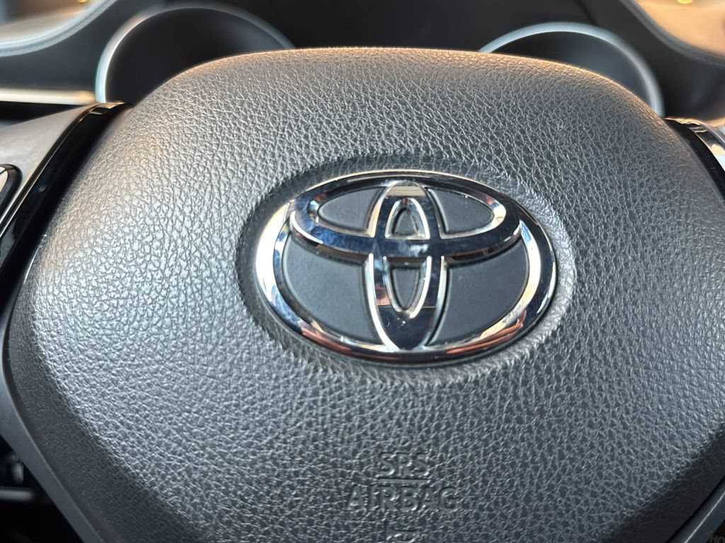 Used 2019 Toyota C-HR LE FWD image 37