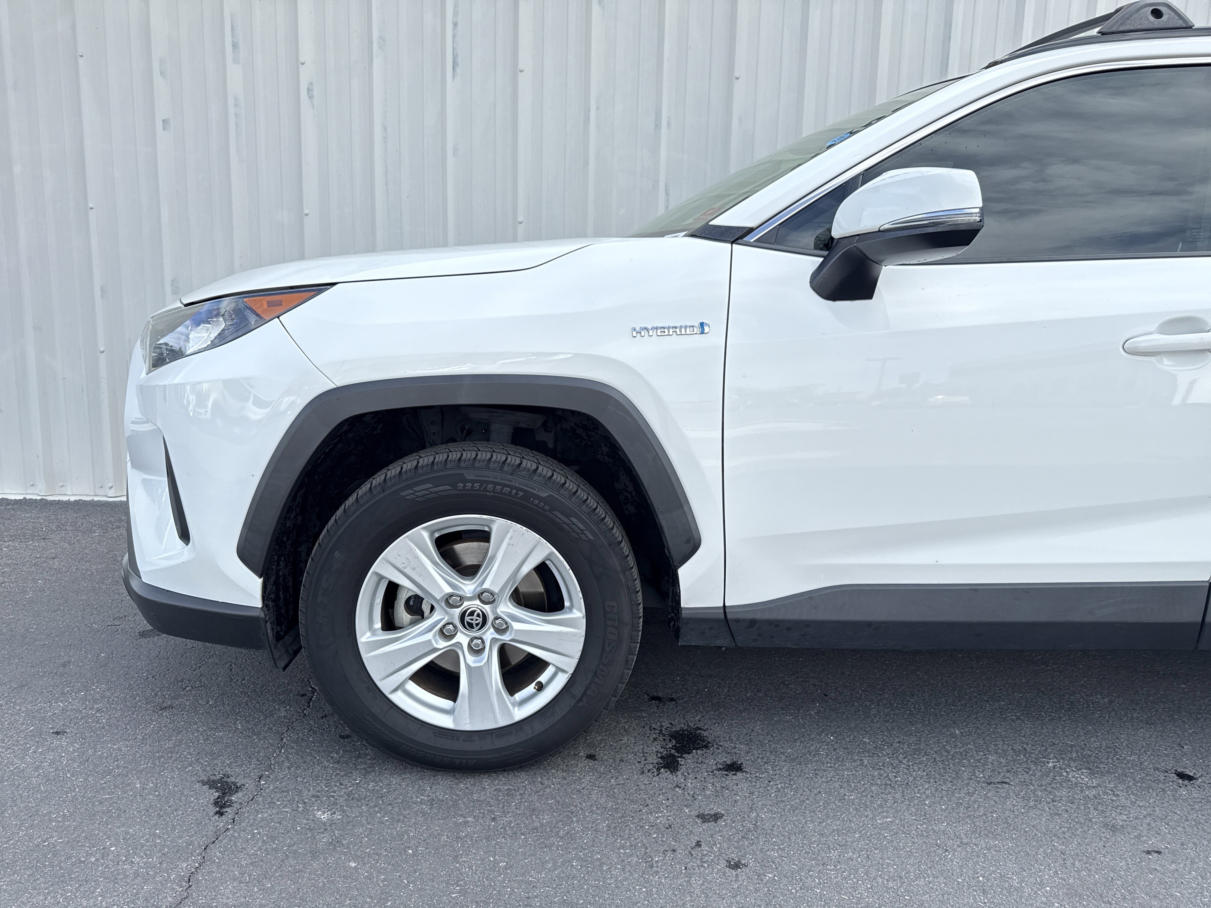 Used 2020 Toyota RAV4 LE image 3